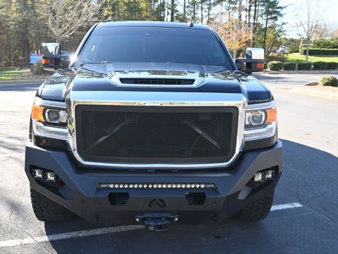 Used 2019 GMC Sierra 3500 Denali w/ Duramax Plus Package image 11