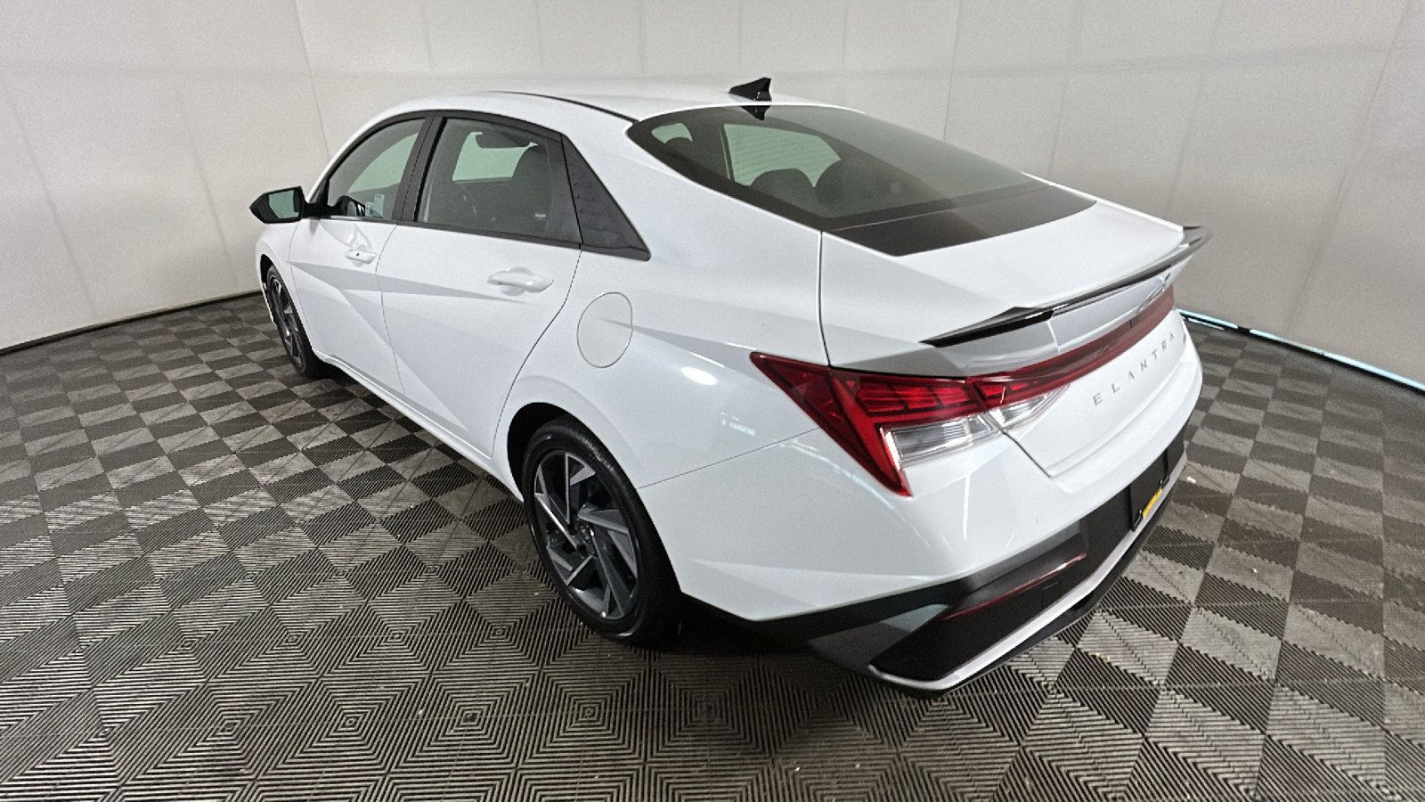 Used 2025 Hyundai Elantra SEL FWD image 5
