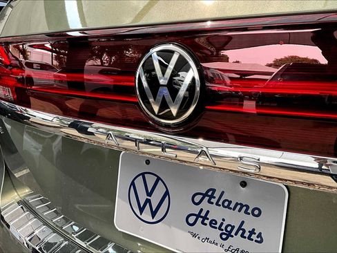 New 2026 Volkswagen Atlas SE image 15