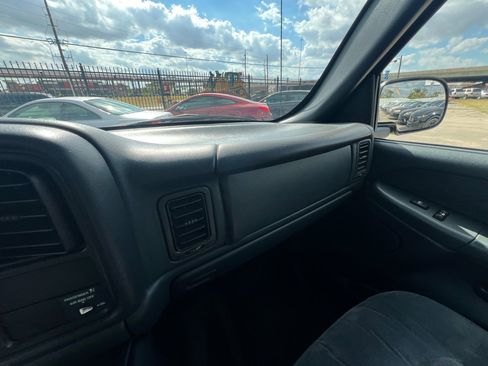 Used 2000 Chevrolet Silverado 1500 LS image 18