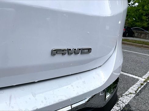 Used 2024 GMC Terrain SLT AWD/4WD image 10