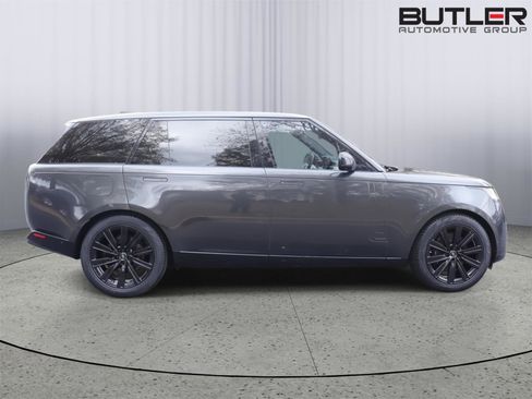 Used 2023 Land Rover Range Rover Long Wheelbase Autobiography image 8