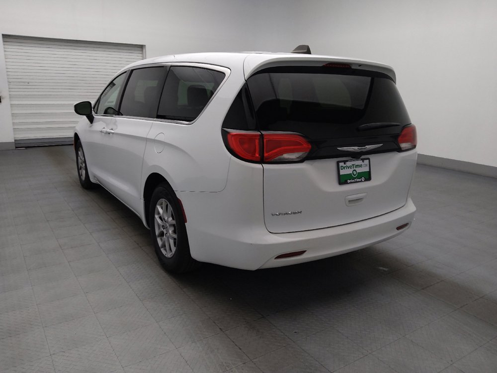 Used 2023 Chrysler Voyager LX FWD image 5