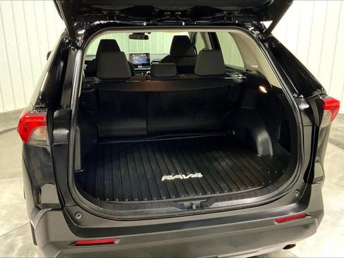 Used 2020 Toyota RAV4 XLE w/ Convenience Package image 38