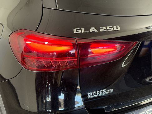 Used 2025 Mercedes-Benz GLA 250 4MATIC image 36