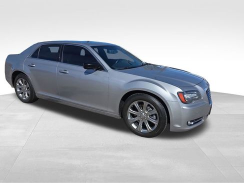 Used 2013 Chrysler 300 S image 7