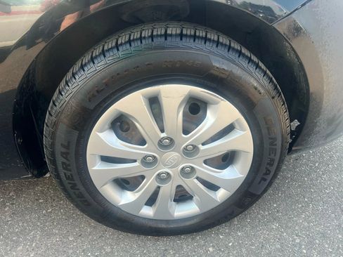 Used 2011 Kia Forte LX image 12