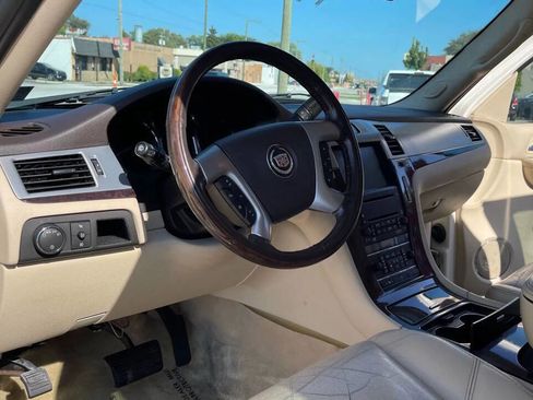 Used 2007 Cadillac Escalade AWD w/ Information Package image 26