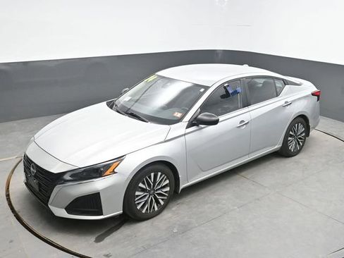 Used 2024 Nissan Altima 2.5 SV FWD image 24