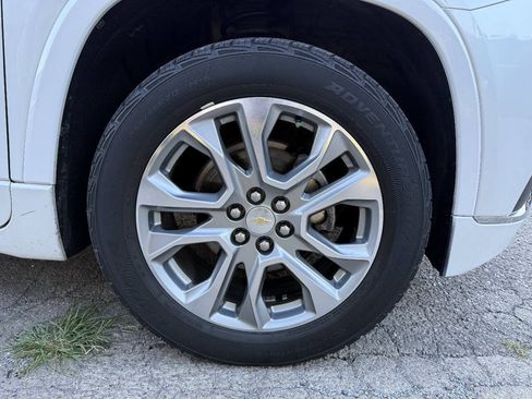 Used 2018 Chevrolet Traverse Premier w/ Driver Confidence II Package FWD image 33