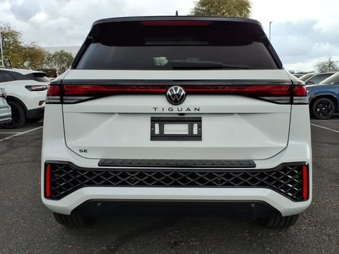New 2026 Volkswagen Tiguan SE R-Line FWD image 3
