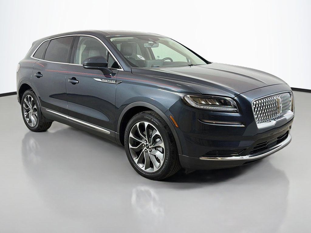 Used 2023 Lincoln Nautilus Reserve AWD/4WD image 2