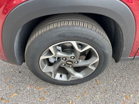 Used 2025 Chevrolet Trax LT image 23