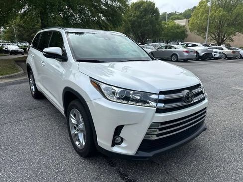 Used 2019 Toyota Highlander Limited FWD image 3
