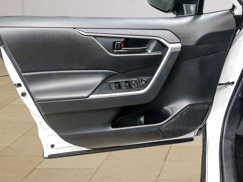 Certified 2025 Toyota RAV4 LE FWD image 17