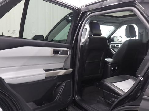 Used 2023 Ford Explorer XLT w/ Equipment Group 202A AWD/4WD image 13