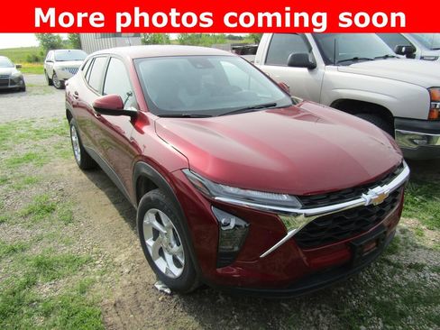 Used 2024 Chevrolet Trax LS w/ LS Convenience Package FWD image 7