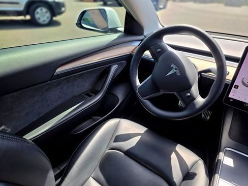 Used 2021 Tesla Model 3 Standard Range Plus RWD image 17