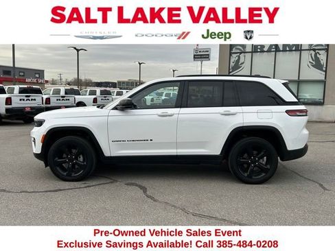 Used 2023 Jeep Grand Cherokee Altitude image 2