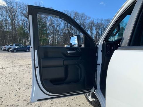 Used 2022 Chevrolet Silverado 2500 Custom w/ Custom Value Package image 17