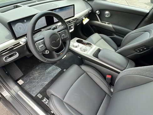 Used 2025 Genesis GV60 Advanced image 24