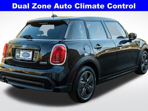 Used 2022 MINI Cooper 4-Door Hardtop image 8