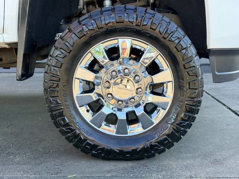 Used 2019 GMC Sierra 2500 Denali w/ Duramax Plus Package AWD/4WD image 14