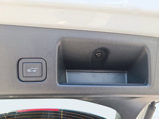 New 2026 Chevrolet Equinox EV LT w/ LPO, Blackout Package FWD image 11