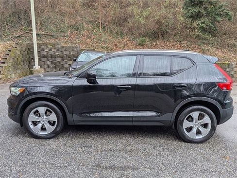 Used 2020 Volvo XC40 T4 Momentum image 4
