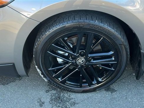 Used 2025 Toyota Camry SE image 7