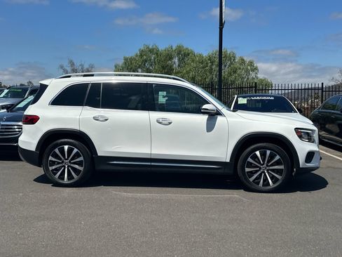 Used 2022 Mercedes-Benz GLB 250 image 2