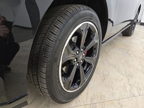 Used 2024 Ford Expedition Limited image 25