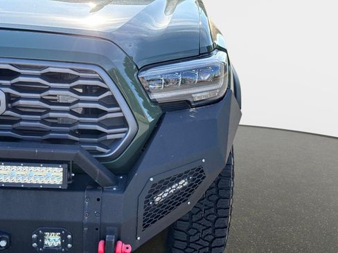Used 2021 Toyota Tacoma TRD Off-Road AWD/4WD image 10