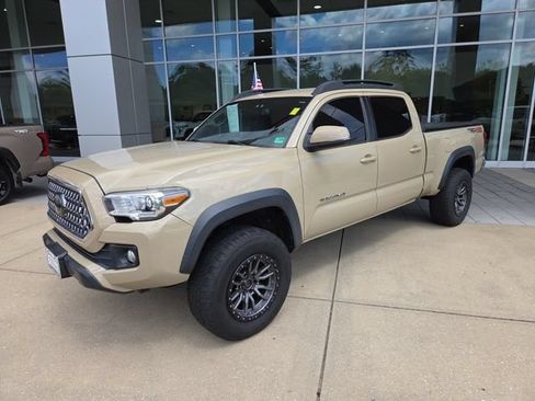 Used 2019 Toyota Tacoma TRD Off-Road AWD/4WD image 8