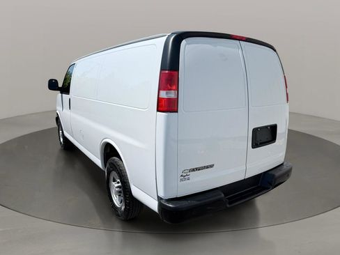 Used 2021 Chevrolet Express 2500 RWD image 5