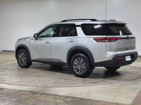 Used 2024 Nissan Pathfinder SV AWD/4WD image 6