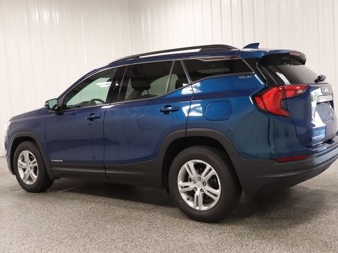 Used 2020 GMC Terrain SLE w/ Driver Convenience Package FWD image 4