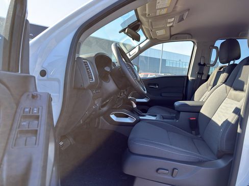 Certified 2024 Nissan Frontier SV w/ Hardbody Edition image 11