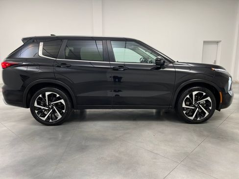 Used 2024 Mitsubishi Outlander SE image 8