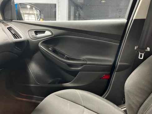 Used 2015 Ford Focus SE w/ SE Cold Weather Package FWD image 18