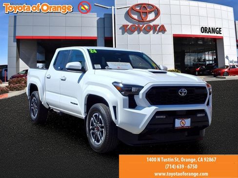 Certified 2024 Toyota Tacoma TRD Sport AWD/4WD image 1