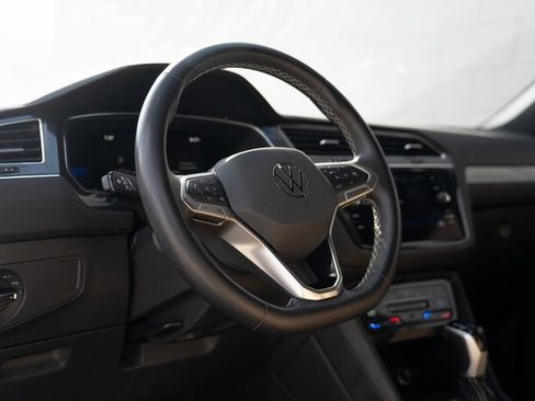 Used 2022 Volkswagen Tiguan SE image 4