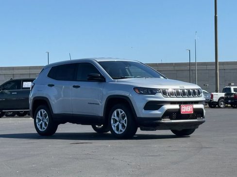 Used 2025 Jeep Compass Sport AWD/4WD image 6