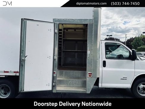 Used 2021 Chevrolet Express 4500 Extended w/ Power Convenience Package RWD image 37