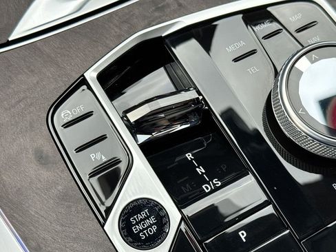 Used 2025 BMW X7 M60i image 16