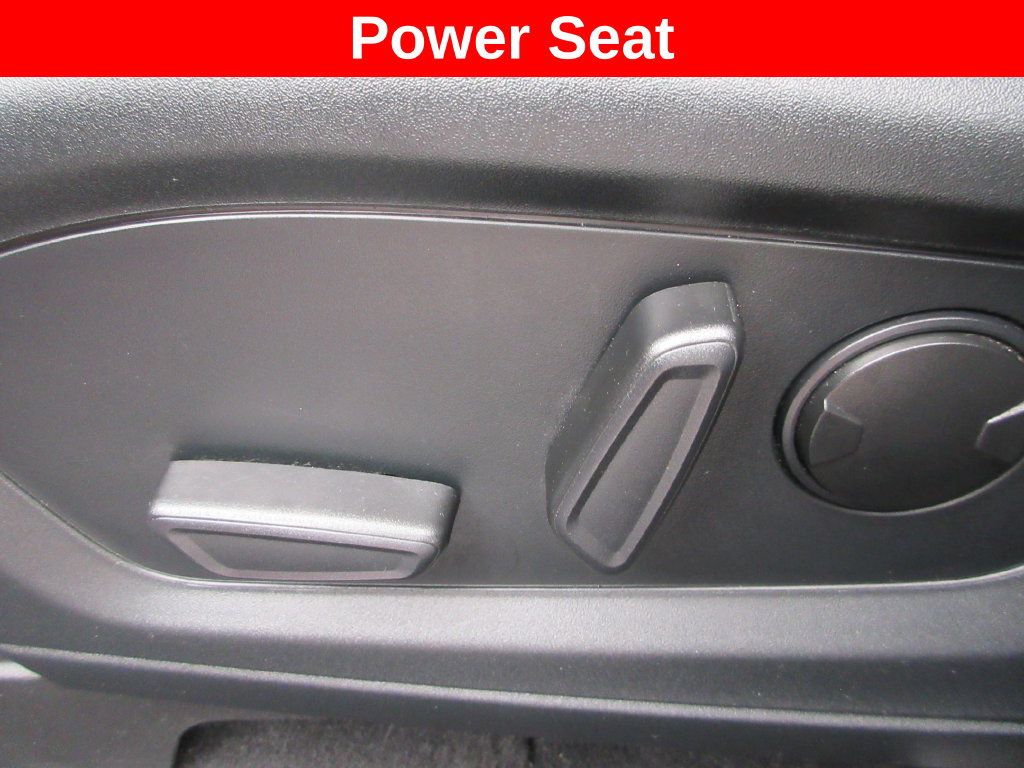 Used 2021 Ford Explorer XLT w/ Equipment Group 202A AWD/4WD image 26