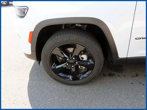 Used 2023 Jeep Grand Cherokee Limited w/ Black Appearance Package AWD/4WD image 4