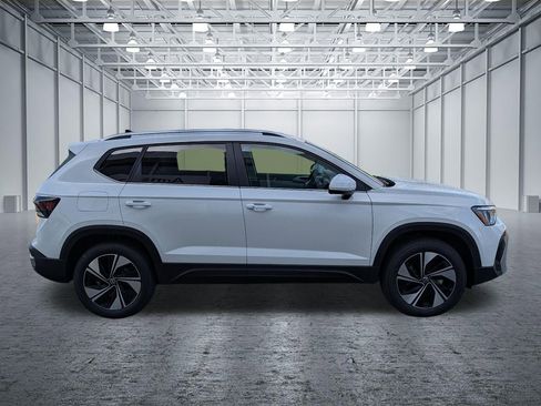 New 2026 Volkswagen Taos SE image 6