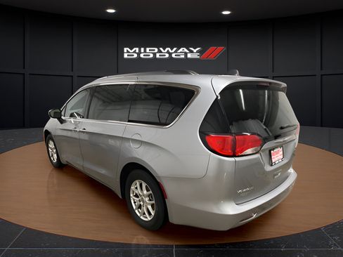 Used 2021 Chrysler Voyager Lxi FWD image 3