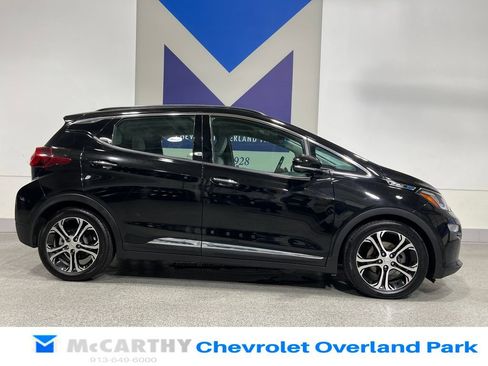 Used 2017 Chevrolet Bolt Premier w/ Driver Confidence II Package FWD image 4